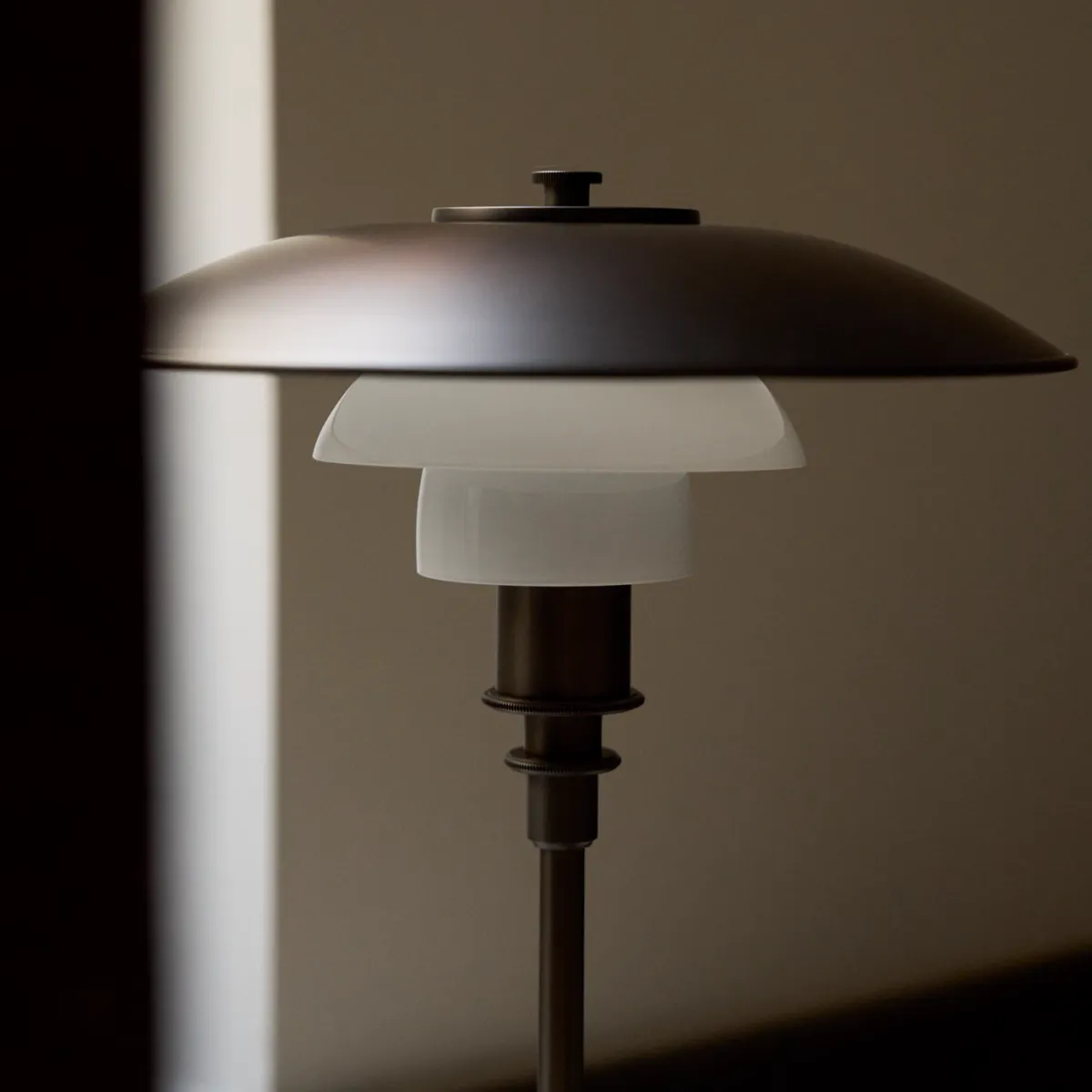 Louis Poulsen PH 3/2 Aged Brass Opal Bordlampe levering ultimo september 2025