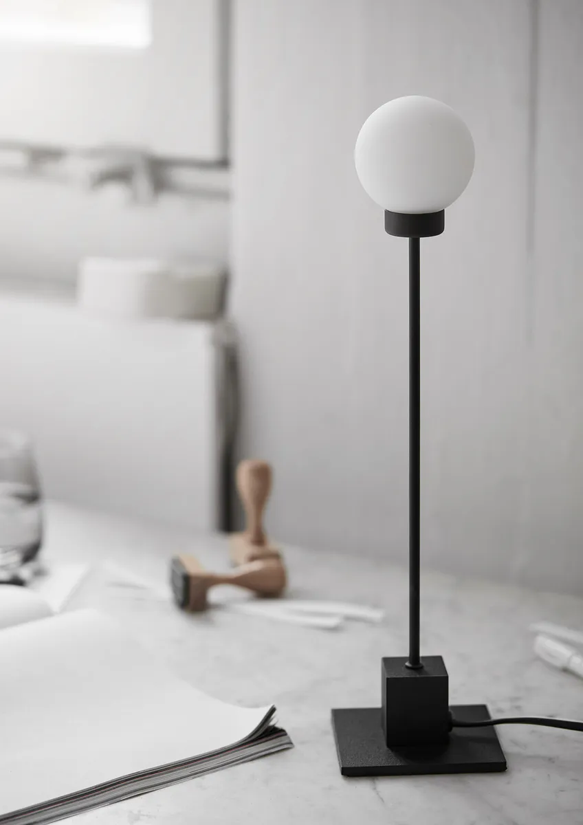 Northern Snowball Bordlampe, Sort